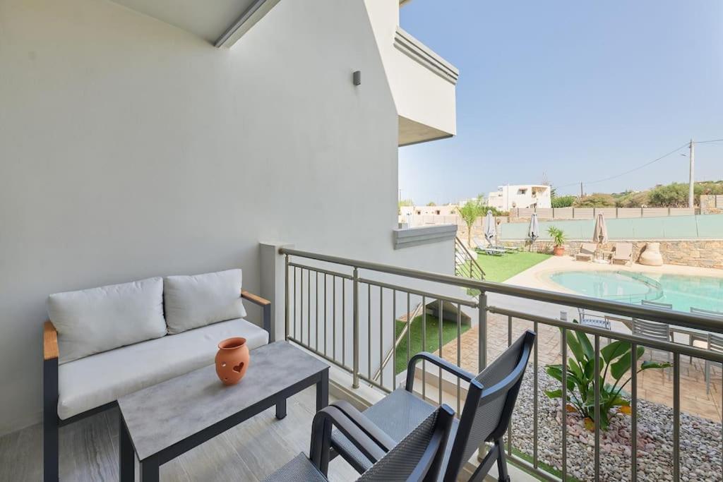 Modern Family Apartment Ewa With Pool, Dining Area On Crete Coast Stavromenos Exterior photo